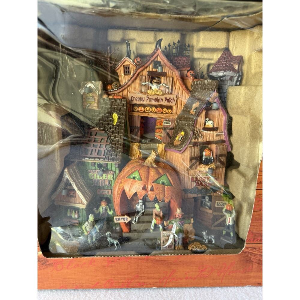 Lemax Spooky Town Halloween Village Creepy Pumpkin Patch 45210 Old Barn Facade - Picture 2 of 5